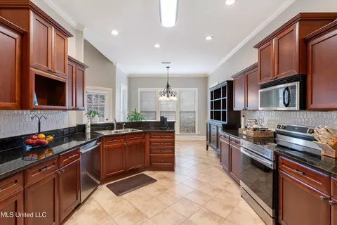 Kitchen - 1462 Banbury Ln, Hernando, MS 38632 photo 2 of 3