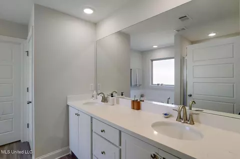 Bath - 125 Allie Ln, Canton, MS 39046 photo 1 of 4