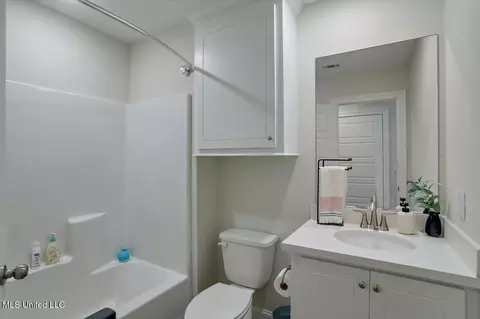 Bath - 125 Allie Ln, Canton, MS 39046 photo 3 of 4