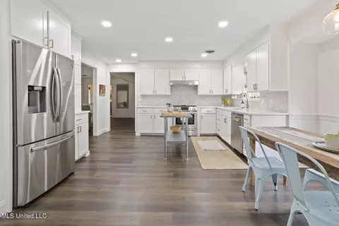 Kitchen - 5405 Charter Oak Place Pl, Jackson, MS 39211 photo 5 of 5