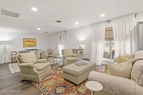 Living - 5405 Charter Oak Place Pl, Jackson, MS 39211 photo 1 of 4
