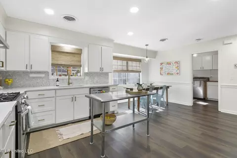 Kitchen - 5405 Charter Oak Place Pl, Jackson, MS 39211 photo 1 of 5