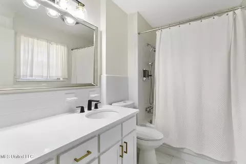 Bath - 5405 Charter Oak Place Pl, Jackson, MS 39211 photo 3 of 3