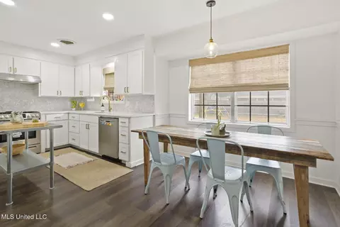Dining - 5405 Charter Oak Place Pl, Jackson, MS 39211 photo 2 of 2