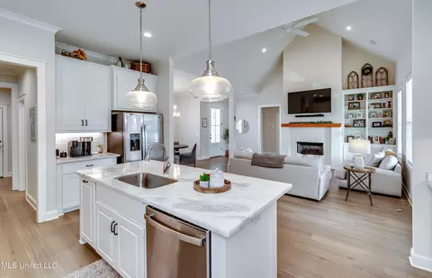 Kitchen - 206 Bridge Ct, Madison, MS 39110 photo 5 of 7