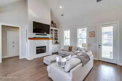 Living - 206 Bridge Ct, Madison, MS 39110 photo 1 of 3