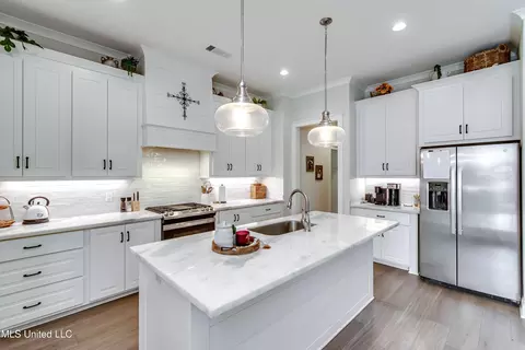 Kitchen - 206 Bridge Ct, Madison, MS 39110 photo 3 of 7