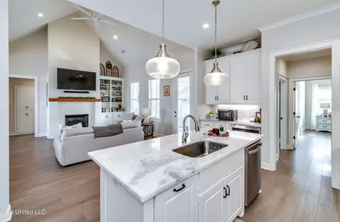 Kitchen - 206 Bridge Ct, Madison, MS 39110 photo 6 of 7