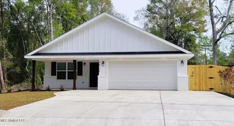 96109 Kapalama Dr, Diamondhead, MS 39525
