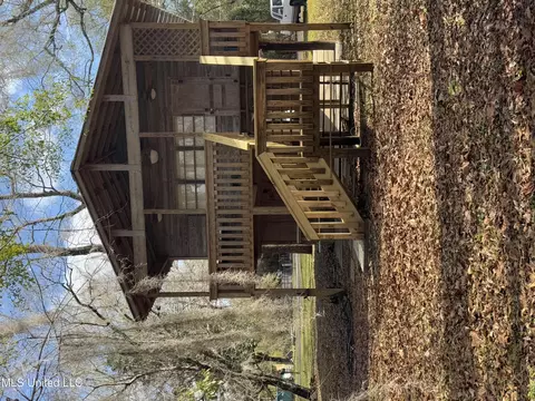 40 Oak Point Rd, Picayune, MS 39466