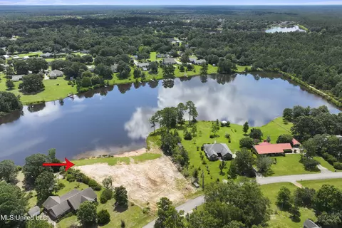18464 Deer Dr, Saucier, MS 39574