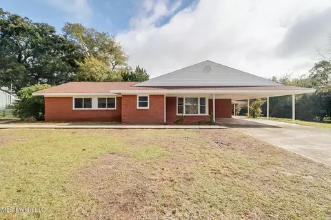 210 Woodbine Dr, Gulfport, MS 39507