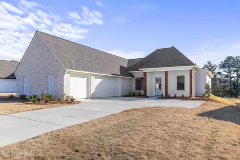 105 Lewis Farms Dr, Madison, MS 39110