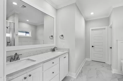 Bath - 105 Lewis Farms Dr, Madison, MS 39110 photo 1 of 3