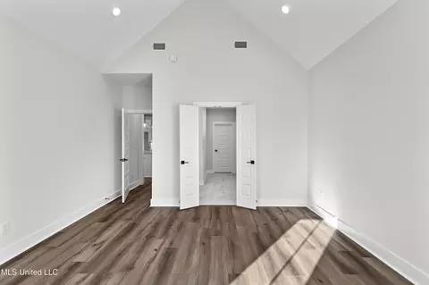 Bedroom - 105 Lewis Farms Dr, Madison, MS 39110 photo 2 of 2