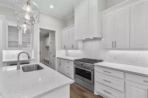 Kitchen - 105 Lewis Farms Dr, Madison, MS 39110 photo 3 of 4