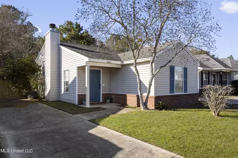10621 Red Bud Ct, Gulfport, MS 39503