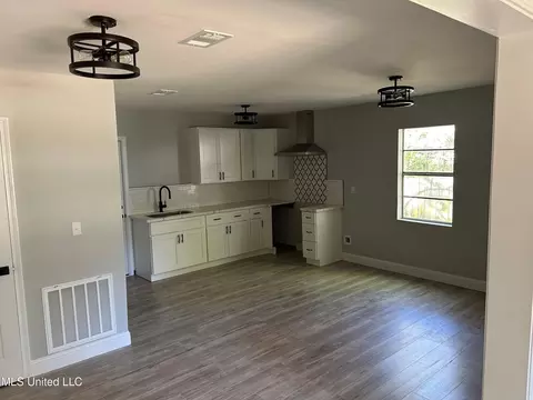 5808 Kings Rd, Moss Point, MS 39563 photo 3
