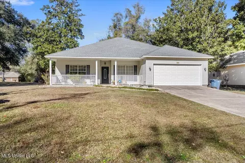 9512 Live Oak Ave, Ocean Springs, MS 39564