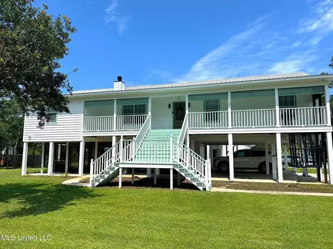 138 Ridgewood Dr, Pass Christian, MS 39571