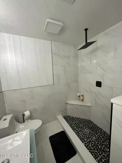 Bath - 12217 Dixie Ave, Biloxi, MS 39532 photo 1 of 2