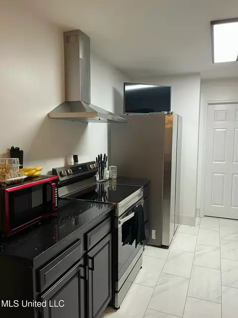 Kitchen - 12217 Dixie Ave, Biloxi, MS 39532 photo 2 of 2