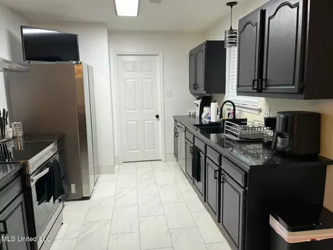 Kitchen - 12217 Dixie Ave, Biloxi, MS 39532 photo 1 of 2