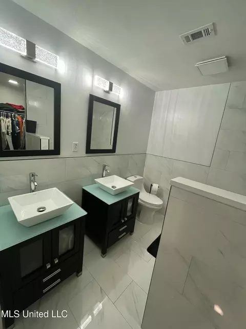Bath - 12217 Dixie Ave, Biloxi, MS 39532 photo 2 of 2