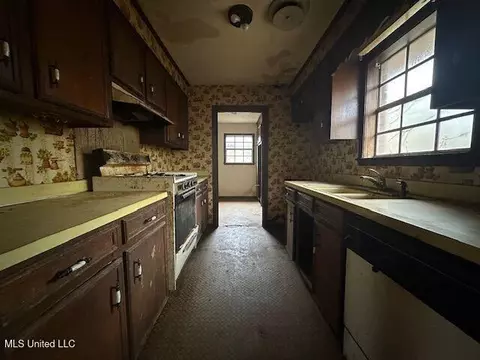 Entry Way - 468 Glenco Ave, Jackson, MS 39209 photo 1 of 2