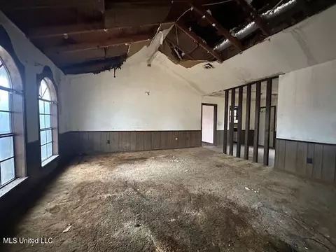 Living - 468 Glenco Ave, Jackson, MS 39209 photo 2 of 2