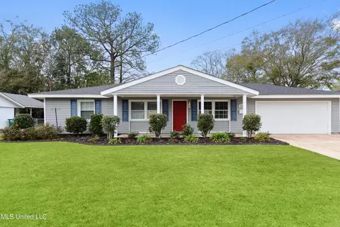 2703 Larchmont St, Pascagoula, MS 39567