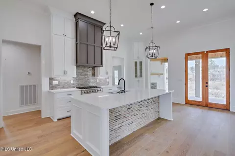 Kitchen - 231 Bronson Bnd, Flowood, MS 39232 photo 4 of 8