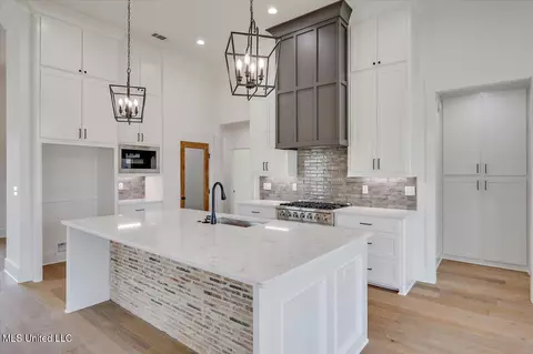 Kitchen - 231 Bronson Bnd, Flowood, MS 39232 photo 5 of 8