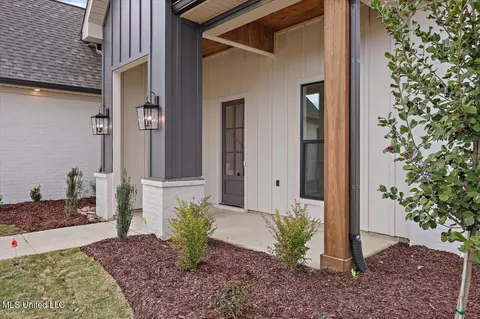Exterior - 231 Bronson Bnd, Flowood, MS 39232 photo 4 of 9