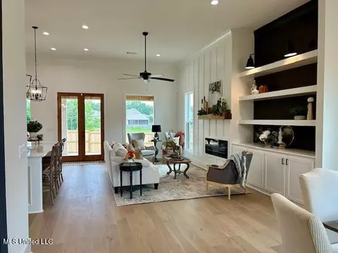 Living - 231 Bronson Bnd, Flowood, MS 39232 photo 2 of 5