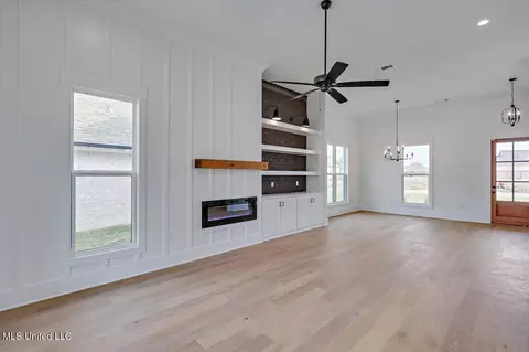 Living - 231 Bronson Bnd, Flowood, MS 39232 photo 4 of 5