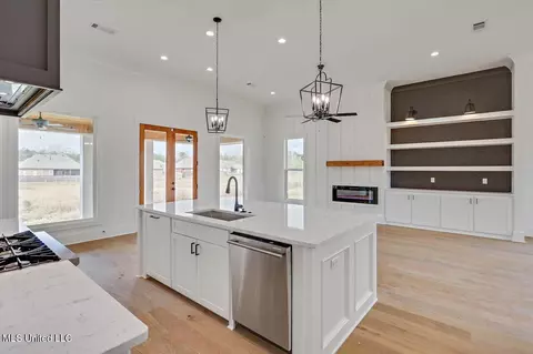 Kitchen - 231 Bronson Bnd, Flowood, MS 39232 photo 8 of 8
