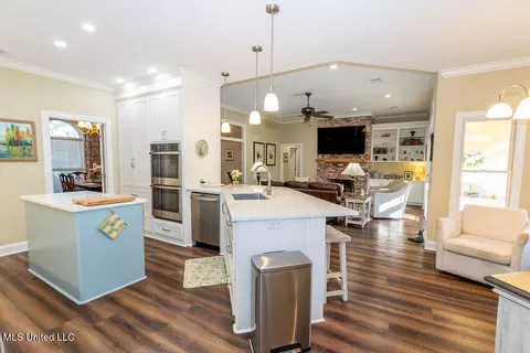 Kitchen - 504 Arbor Dr, Madison, MS 39110 photo 4 of 10