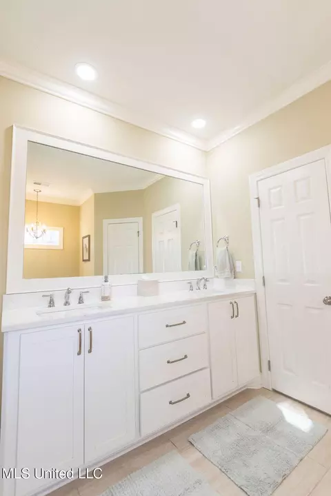 Bath - 504 Arbor Dr, Madison, MS 39110 photo 3 of 5