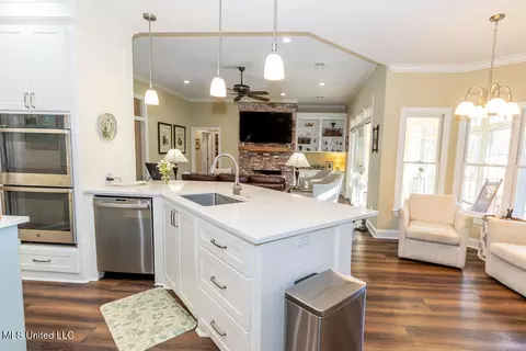 Kitchen - 504 Arbor Dr, Madison, MS 39110 photo 1 of 10