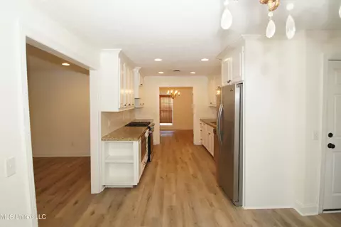 Entry Way - 4620 W Cheryl Dr, Jackson, MS 39211 photo 1 of 2