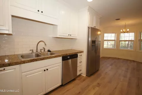 Kitchen - 4620 W Cheryl Dr, Jackson, MS 39211 photo 2 of 4
