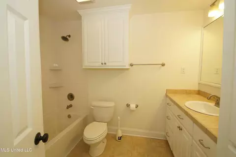 Bath - 4620 W Cheryl Dr, Jackson, MS 39211 photo 2 of 2