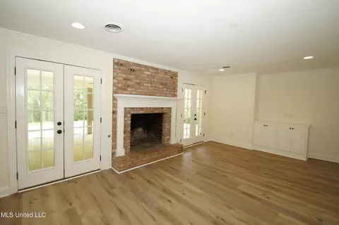 Living - 4620 W Cheryl Dr, Jackson, MS 39211 photo 3 of 5