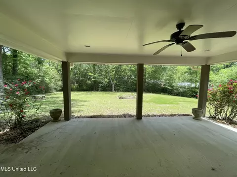 Exterior - 4620 W Cheryl Dr, Jackson, MS 39211 photo 5 of 9
