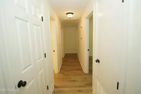 Entry Way - 4620 W Cheryl Dr, Jackson, MS 39211 photo 2 of 2