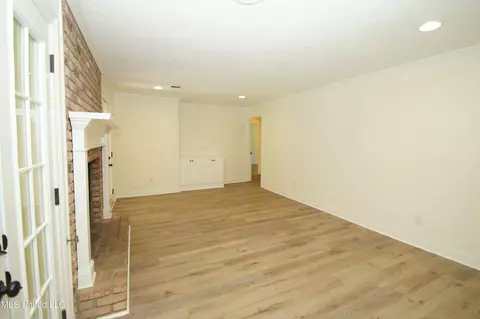 Living - 4620 W Cheryl Dr, Jackson, MS 39211 photo 5 of 5
