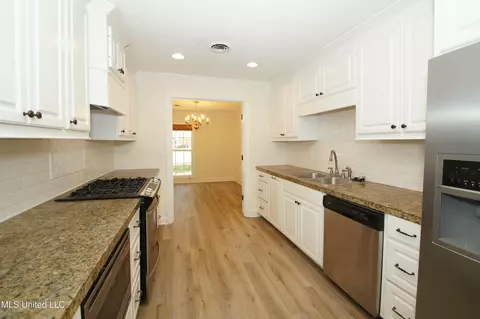 Kitchen - 4620 W Cheryl Dr, Jackson, MS 39211 photo 4 of 4