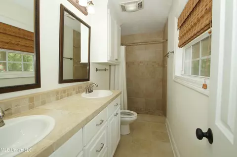 Bath - 4620 W Cheryl Dr, Jackson, MS 39211 photo 1 of 2