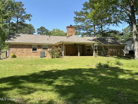 Exterior - 4620 W Cheryl Dr, Jackson, MS 39211 photo 8 of 9